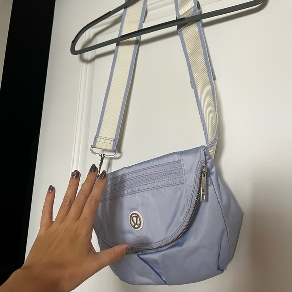 Lululemon bag crossbody NWOT - Picture 4 of 4